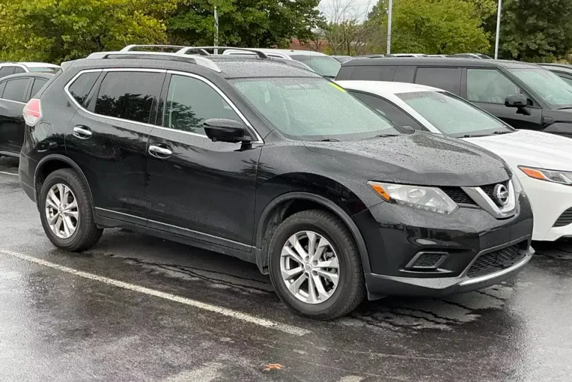 2016 Nissan Rogue SV photo 1