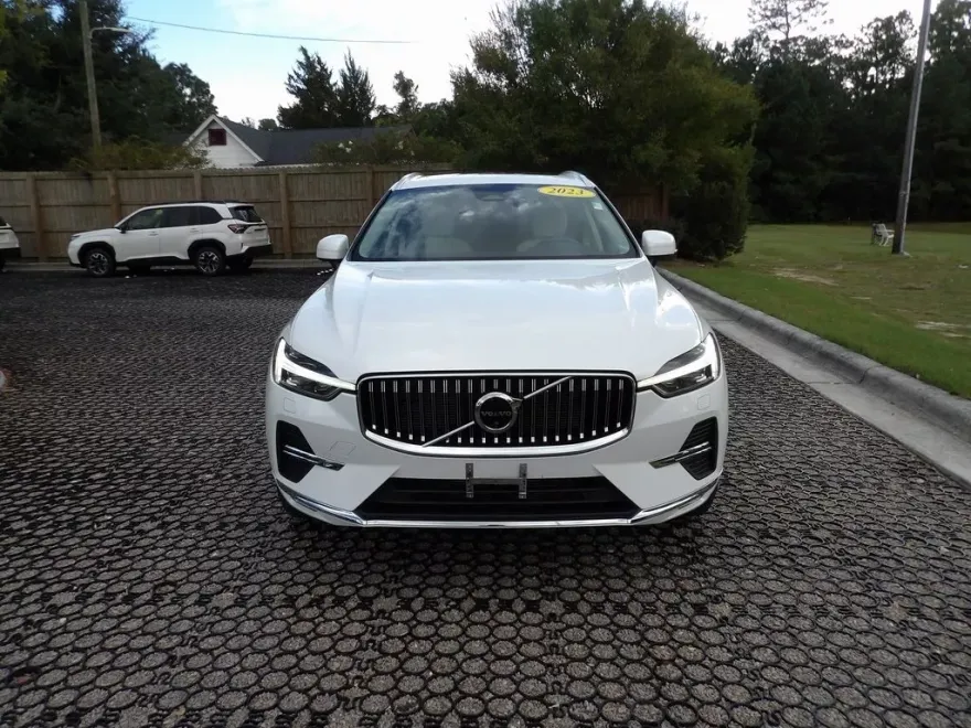 2023 Volvo XC60 B5 Plus photo 1