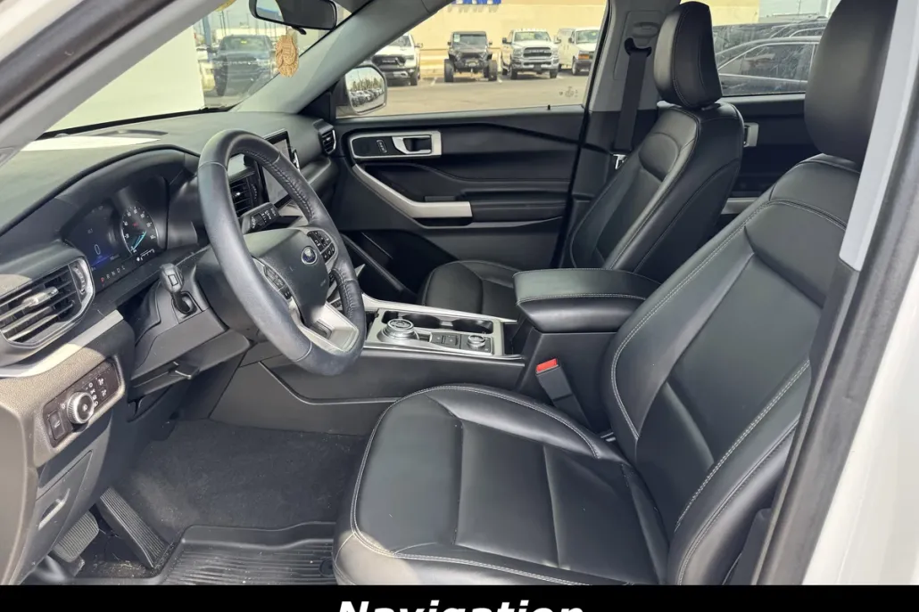 2023 Ford Explorer XLT photo 1
