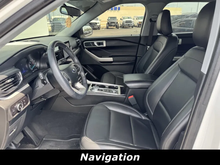 2023 Ford Explorer XLT photo 1