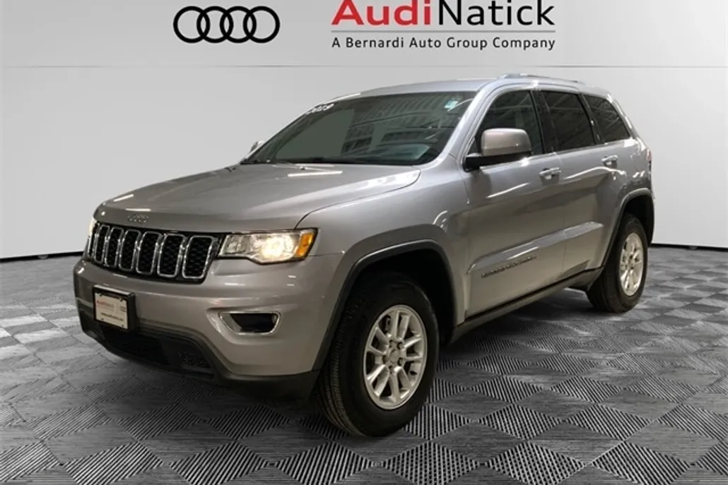 2019 Jeep Grand Cherokee Laredo E photo 1