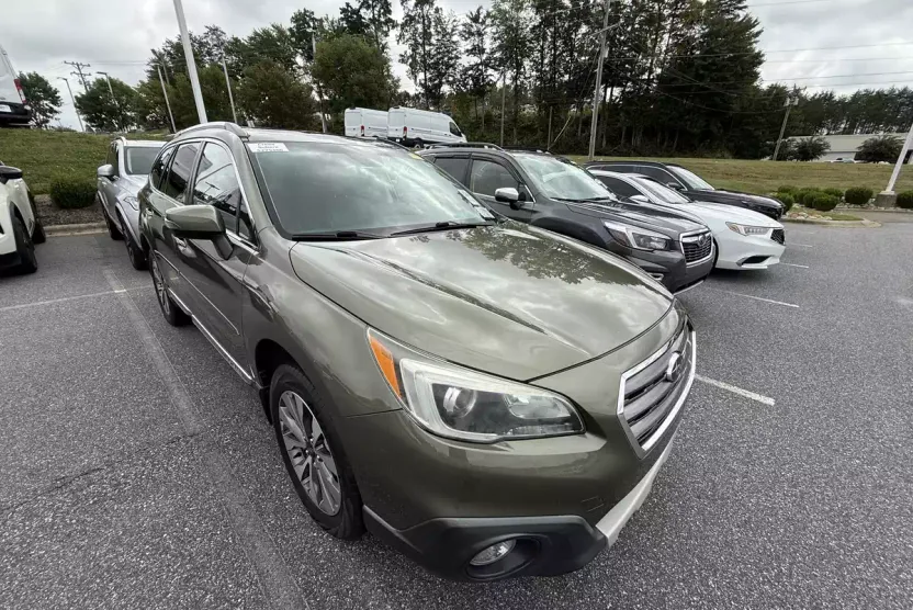 2017 Subaru Outback 2.5i Touring photo 1