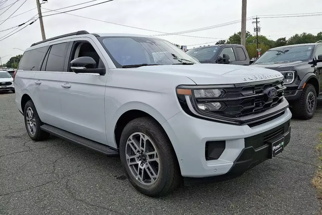 2025 Ford Expedition MAX photo 1