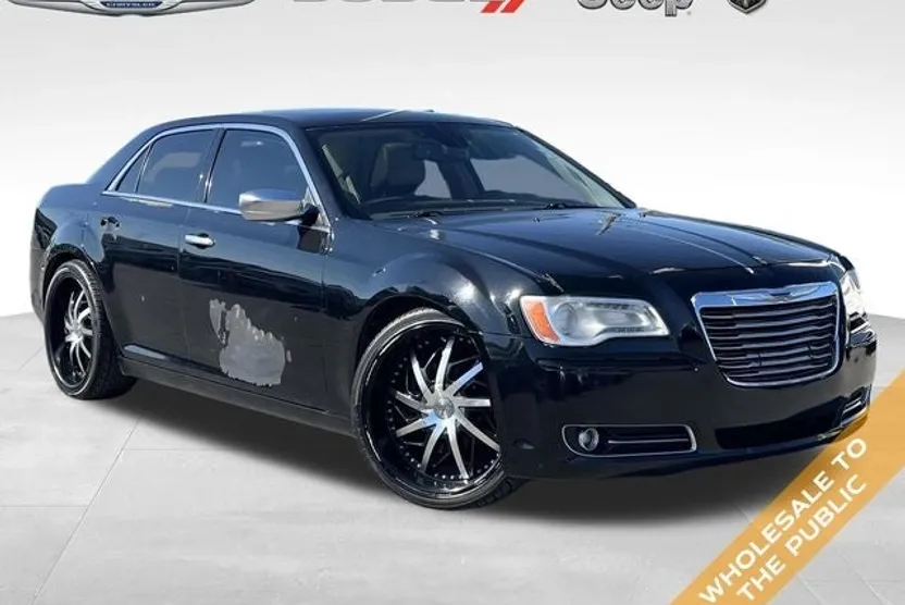 2012 Chrysler 300 C Luxury photo 1