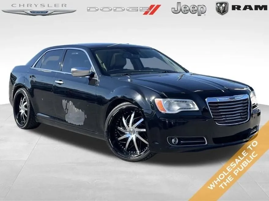 2012 Chrysler 300 C Luxury photo 1
