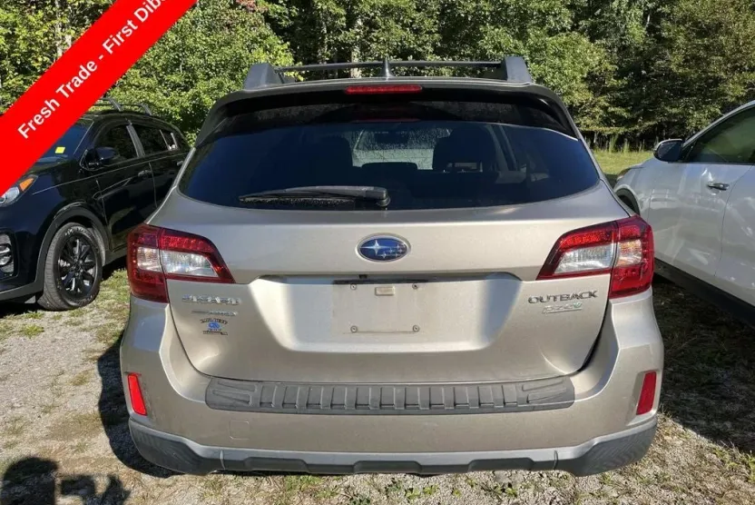 2017 Subaru Outback 2.5i Premium photo 1