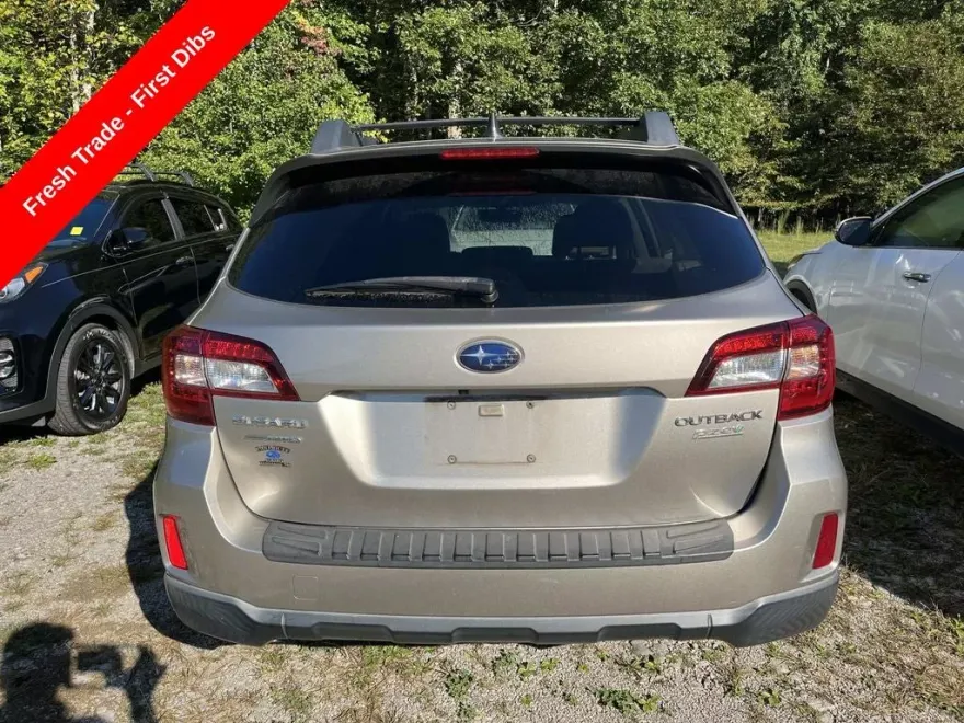 2017 Subaru Outback 2.5i Premium photo 1