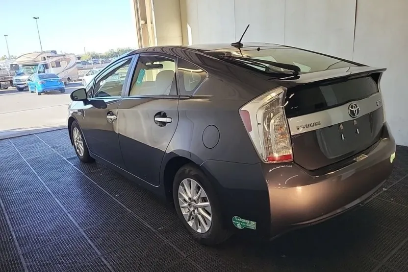 2015 Toyota Prius Plug-in Base photo 1