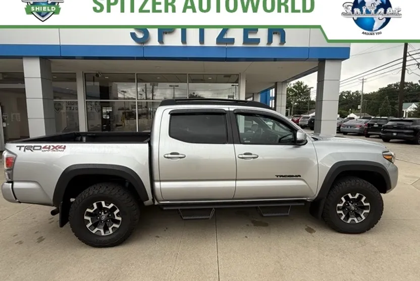 2022 Toyota Tacoma TRD Off-Road photo 1