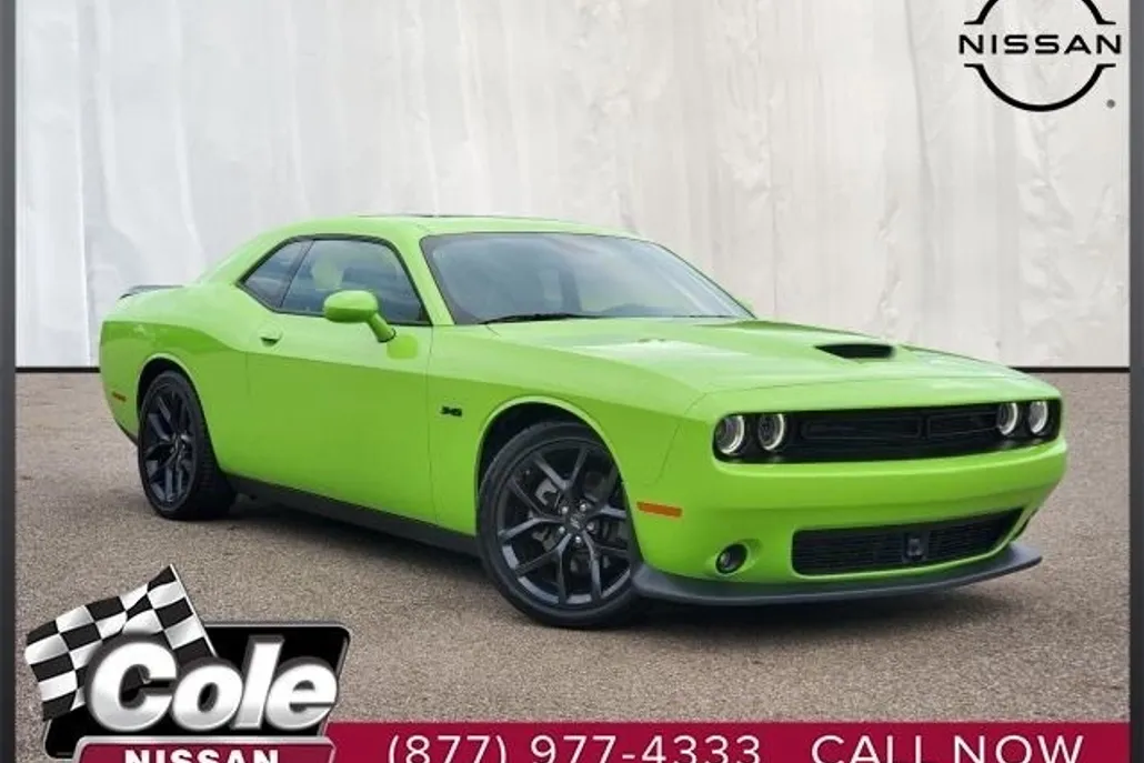 2023 Dodge Challenger R/T photo 1