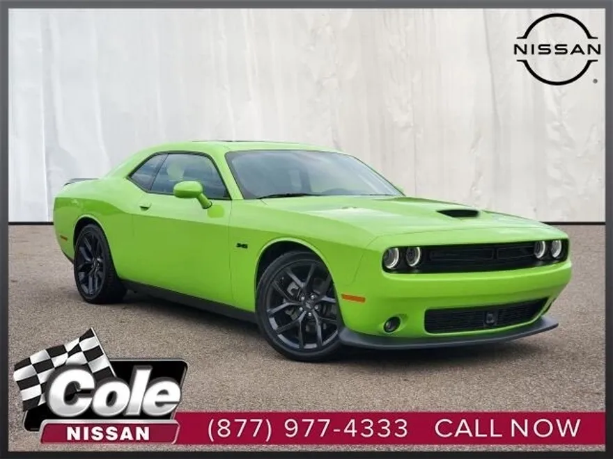 2023 Dodge Challenger R/T photo 1
