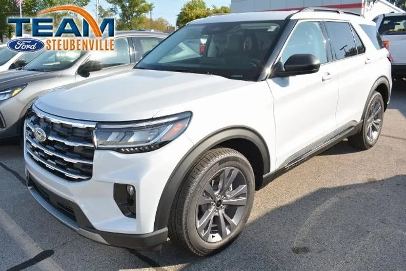 2025 Ford Explorer photo 1