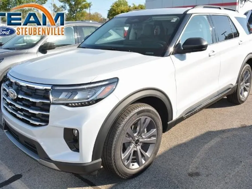 2025 Ford Explorer photo 1