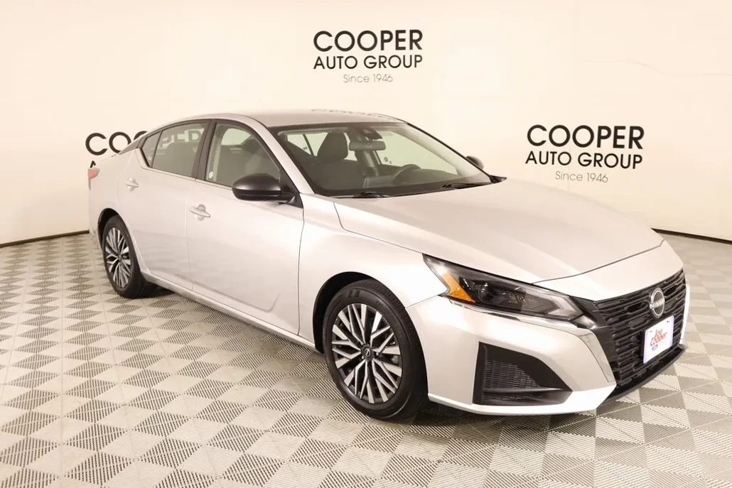 2024 Nissan Altima 2.5 SV photo 1