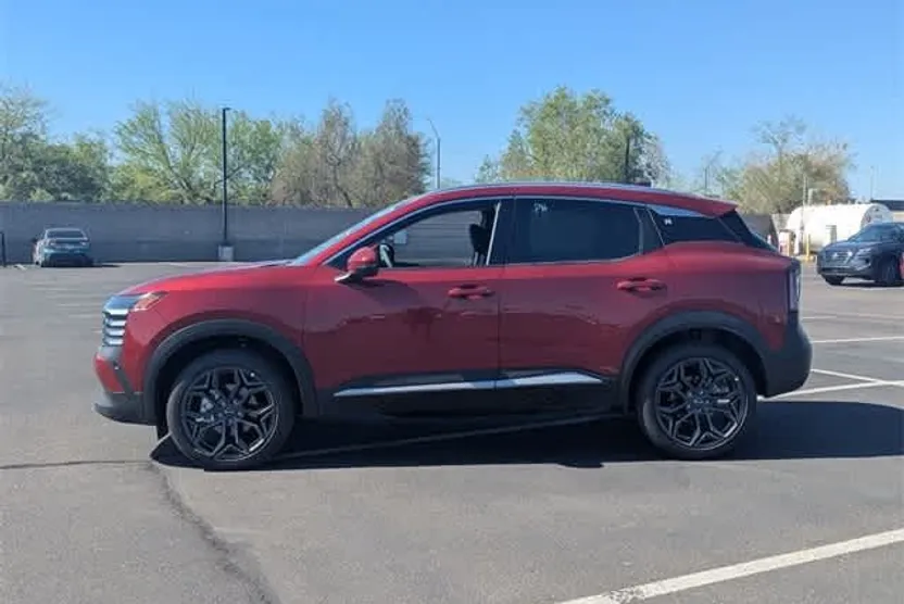 2025 Nissan Kicks SR photo 1