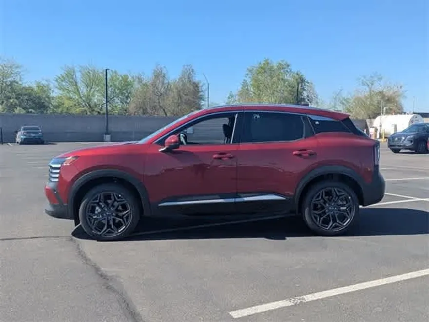 2025 Nissan Kicks SR photo 1