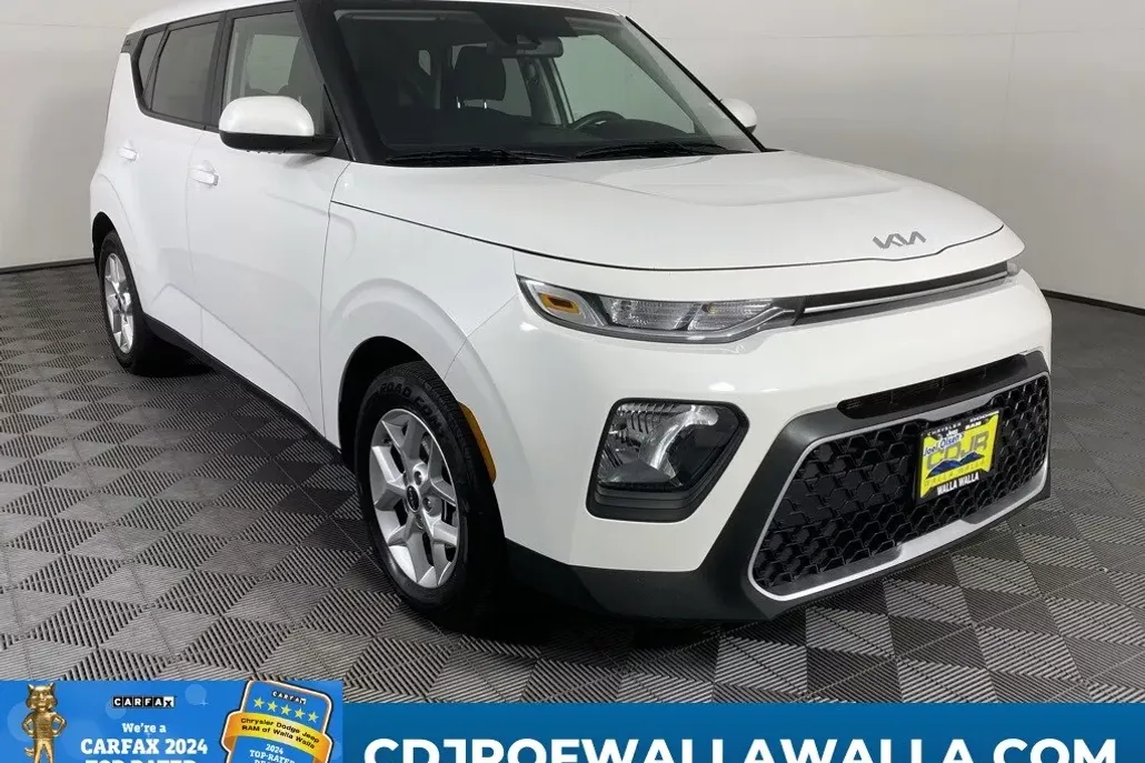 2022 Kia Soul LX photo 1
