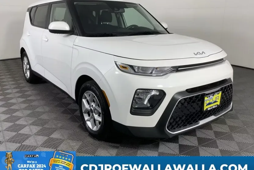 2022 Kia Soul LX photo 1