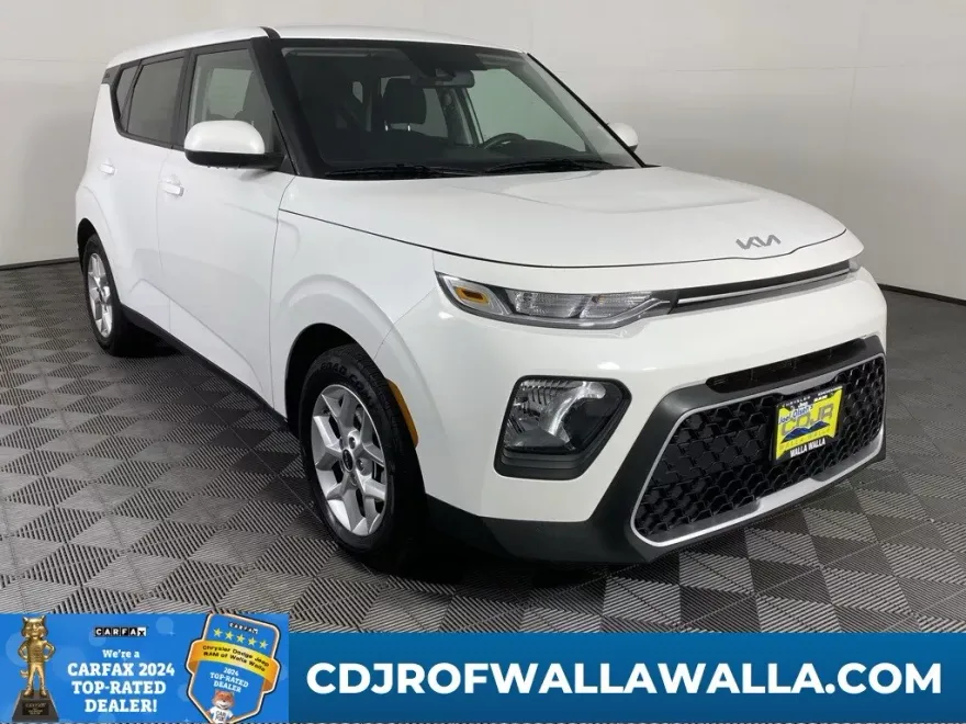 2022 Kia Soul LX photo 1