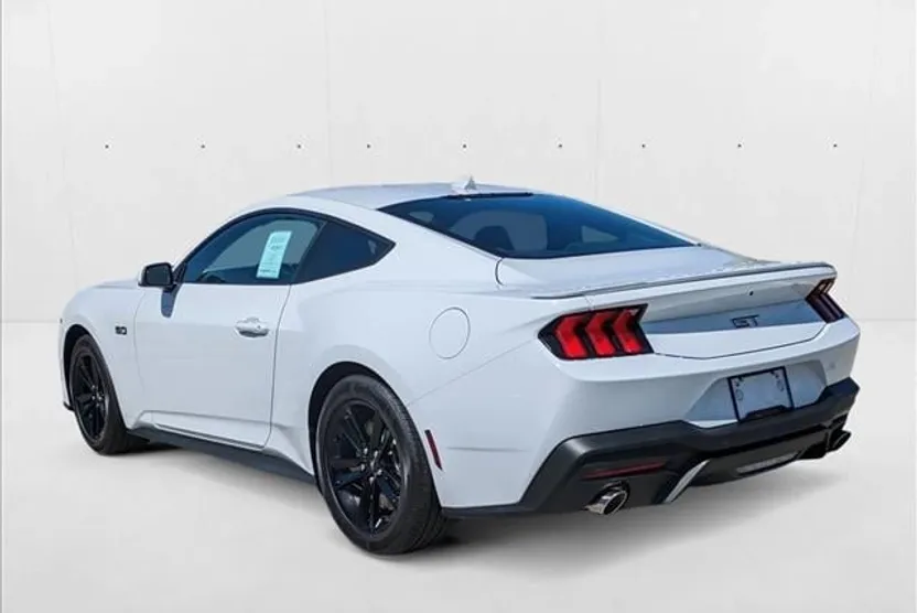 2025 Ford Mustang GT photo 1