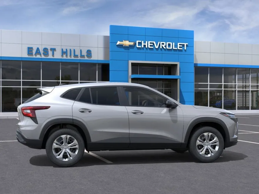 2025 Chevrolet Trax LS photo 1
