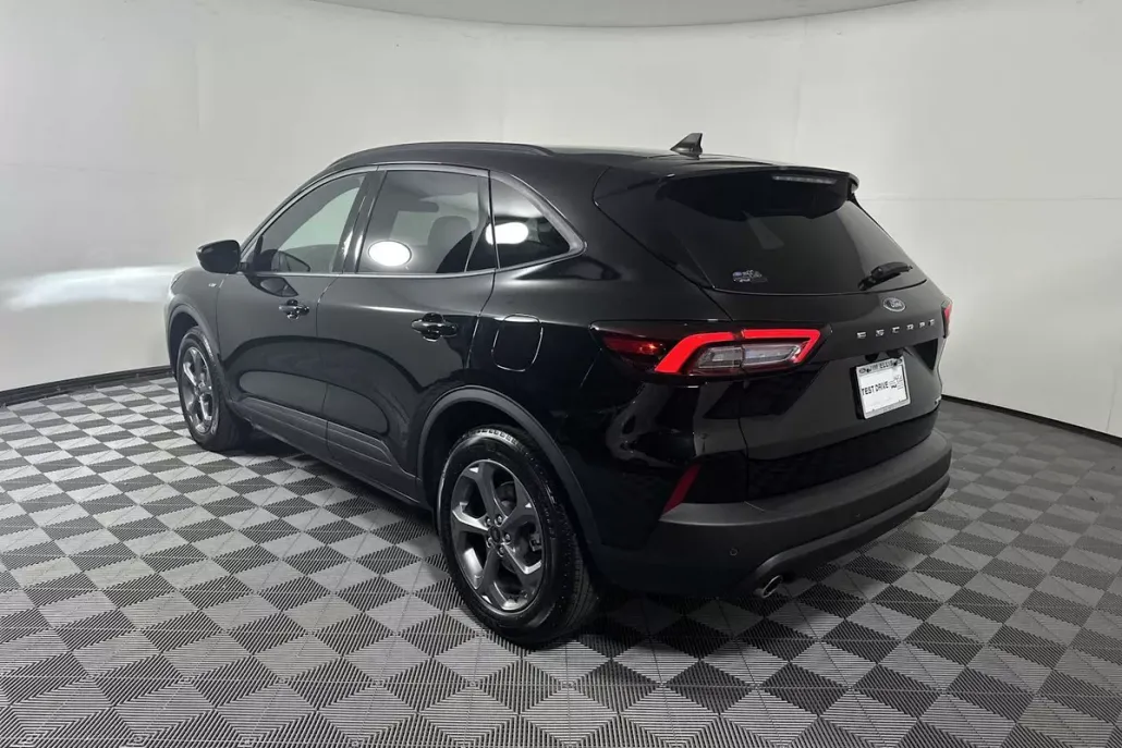 2025 Ford Escape ST-Line photo 1