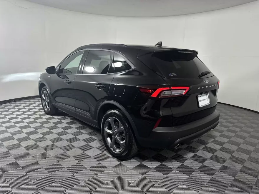 2025 Ford Escape ST-Line photo 1