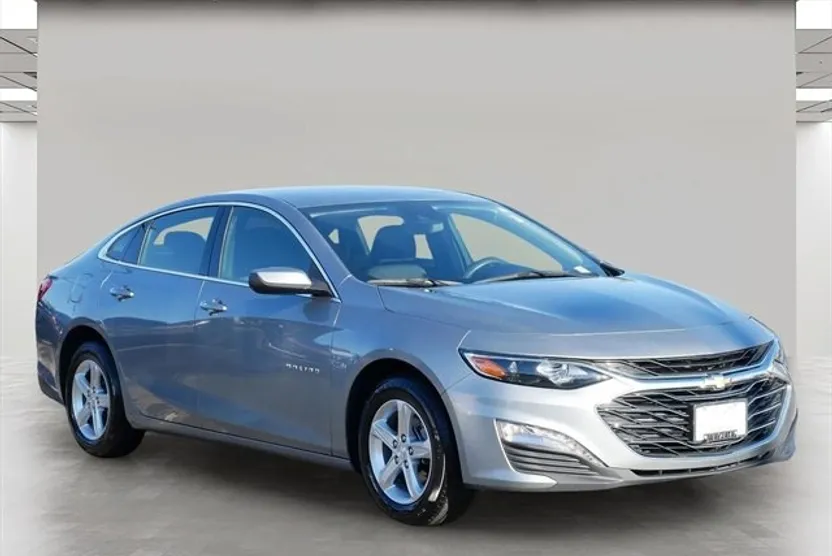 2024 Chevrolet Malibu 1LT photo 1