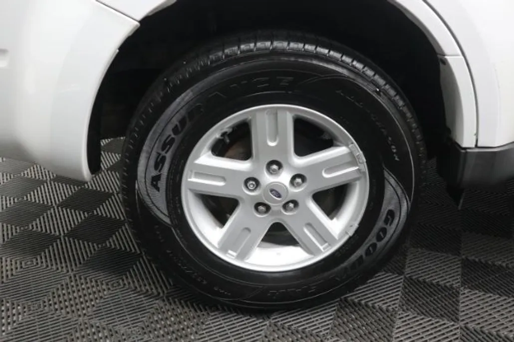2010 Ford Escape Hybrid photo 1