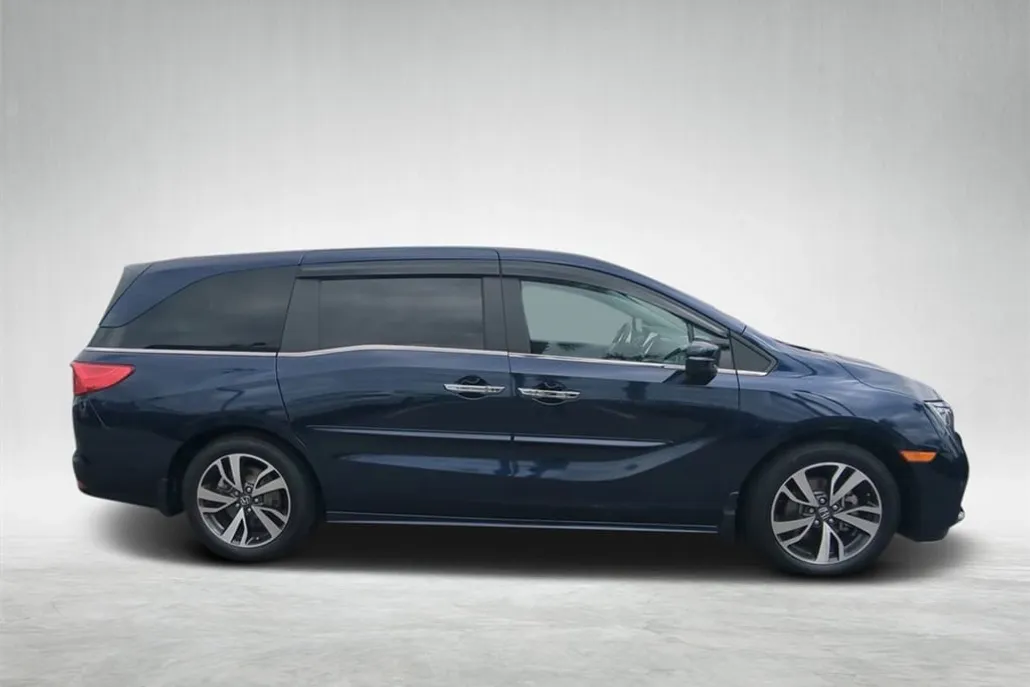 2024 Honda Odyssey Touring photo 1