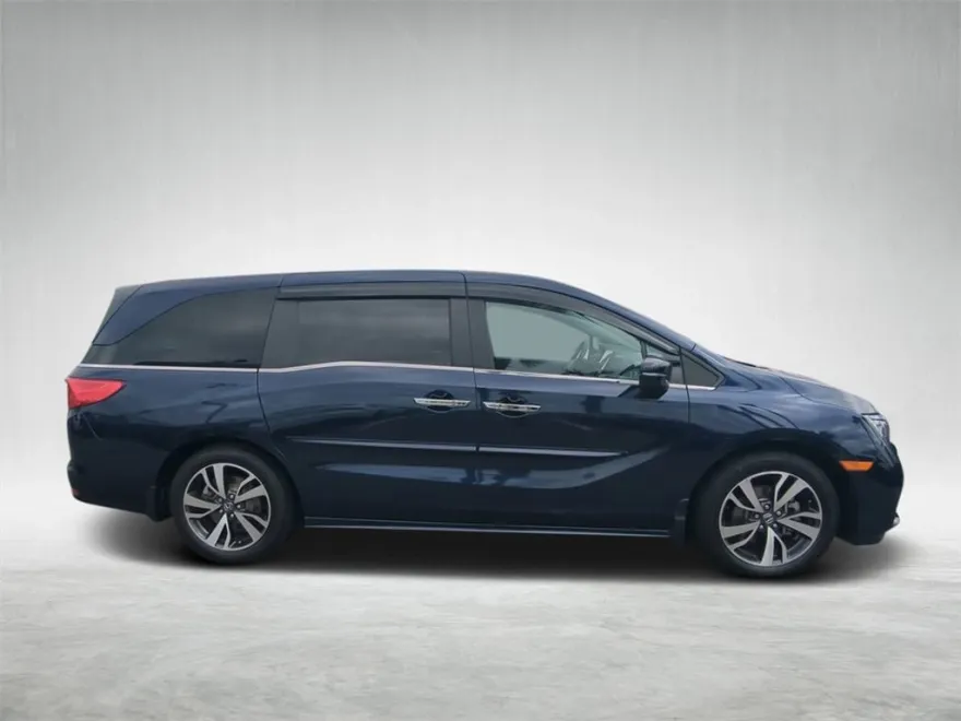 2024 Honda Odyssey Touring photo 1