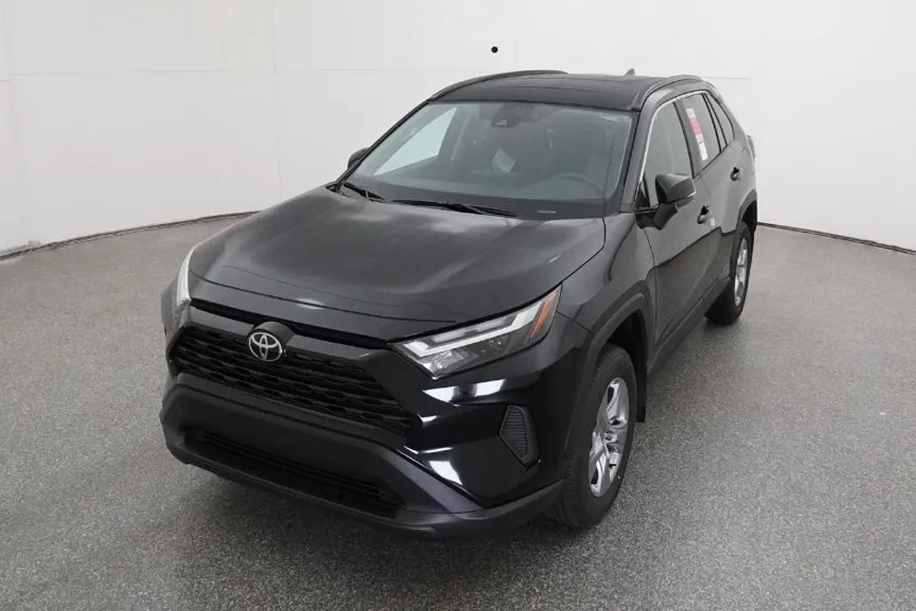 2025 Toyota RAV4 XLE photo 1