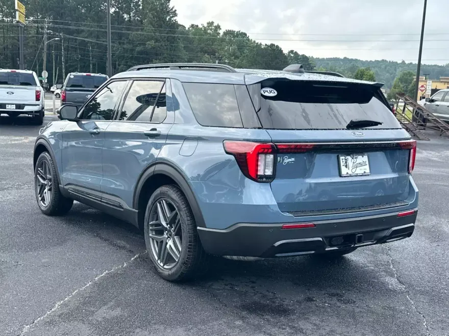 2025 Ford Explorer ST-Line photo 1