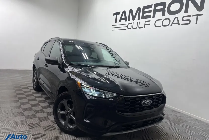 2023 Ford Escape ST-Line photo 1