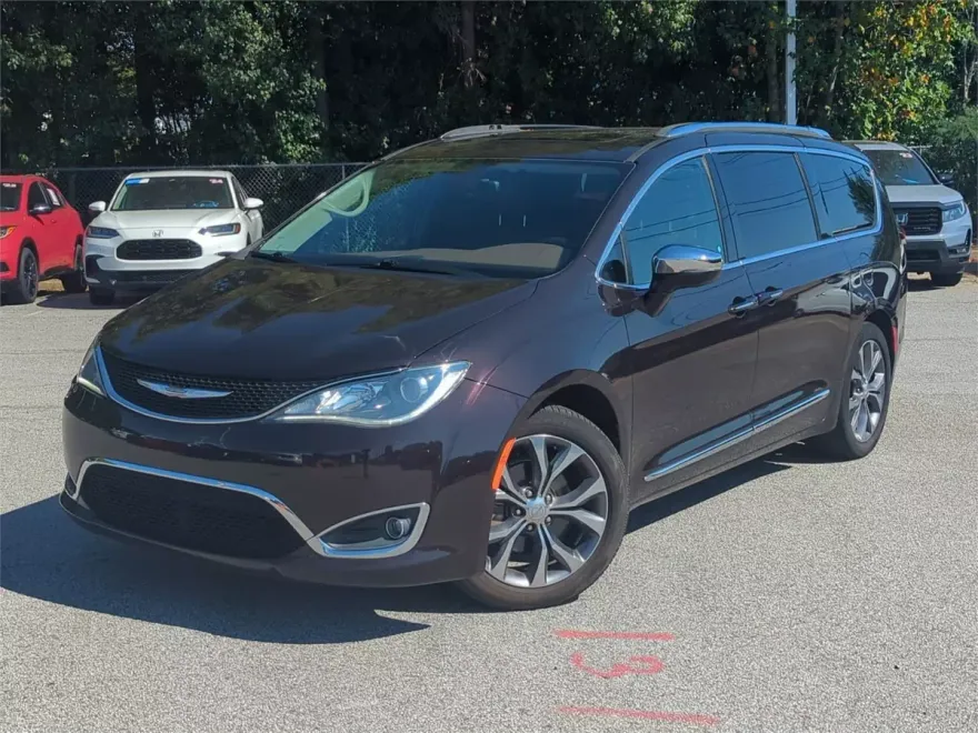 2017 Chrysler Pacifica Limited photo 1