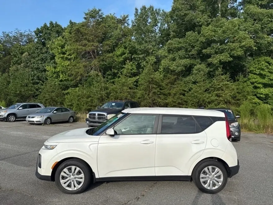 2022 Kia Soul LX photo 1