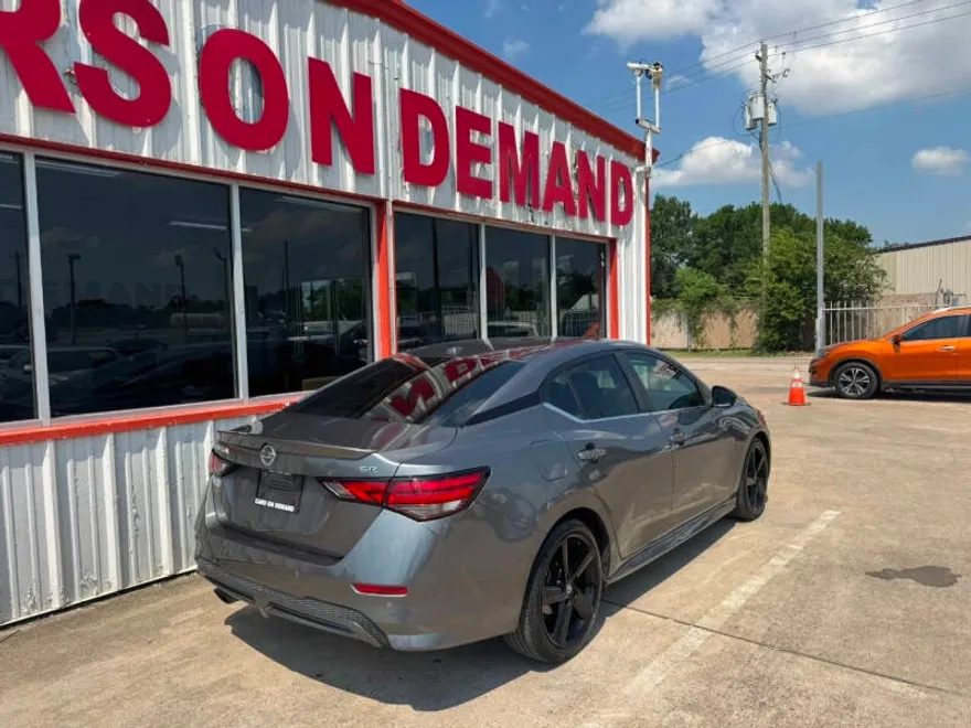 2021 Nissan Sentra SR photo 1