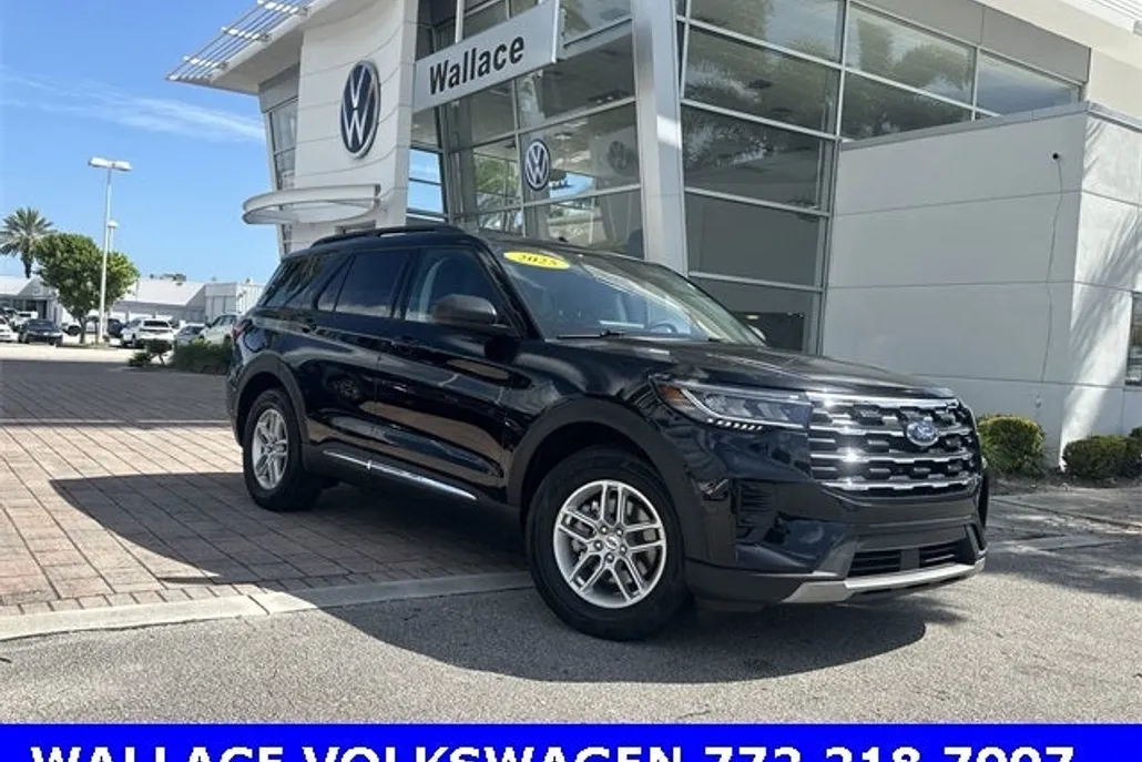 2025 Ford Explorer photo 1