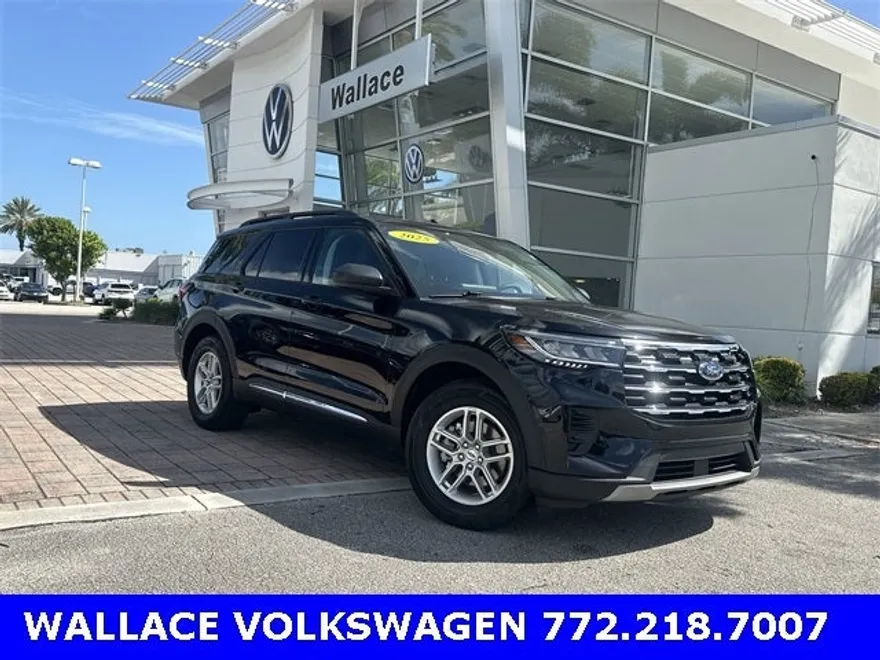 2025 Ford Explorer photo 1