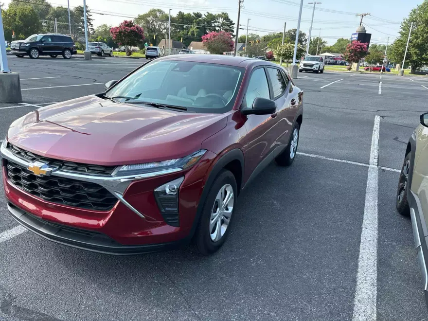 2024 Chevrolet Trax LS photo 1
