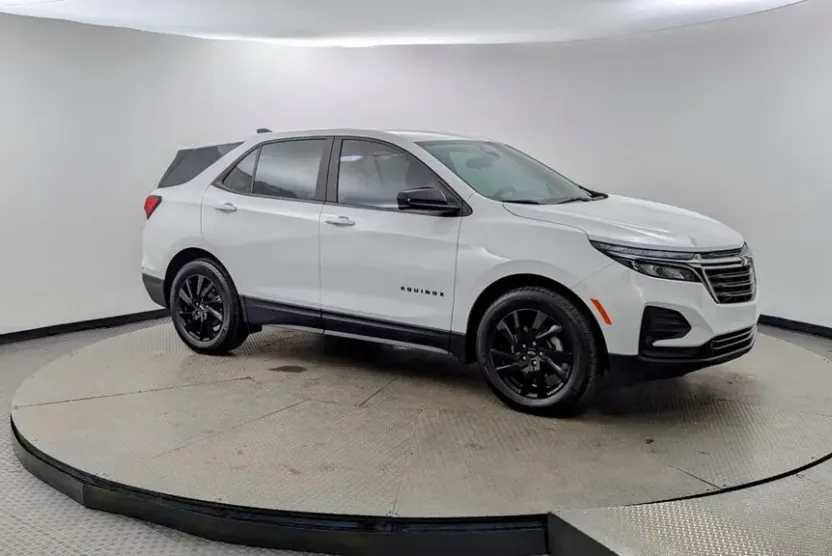 2024 Chevrolet Equinox LS photo 1