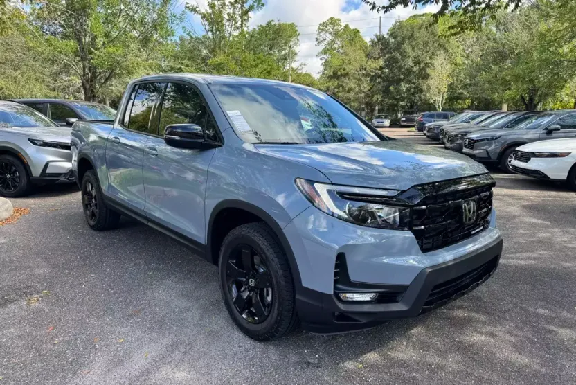 2025 Honda Ridgeline Black Edition photo 1