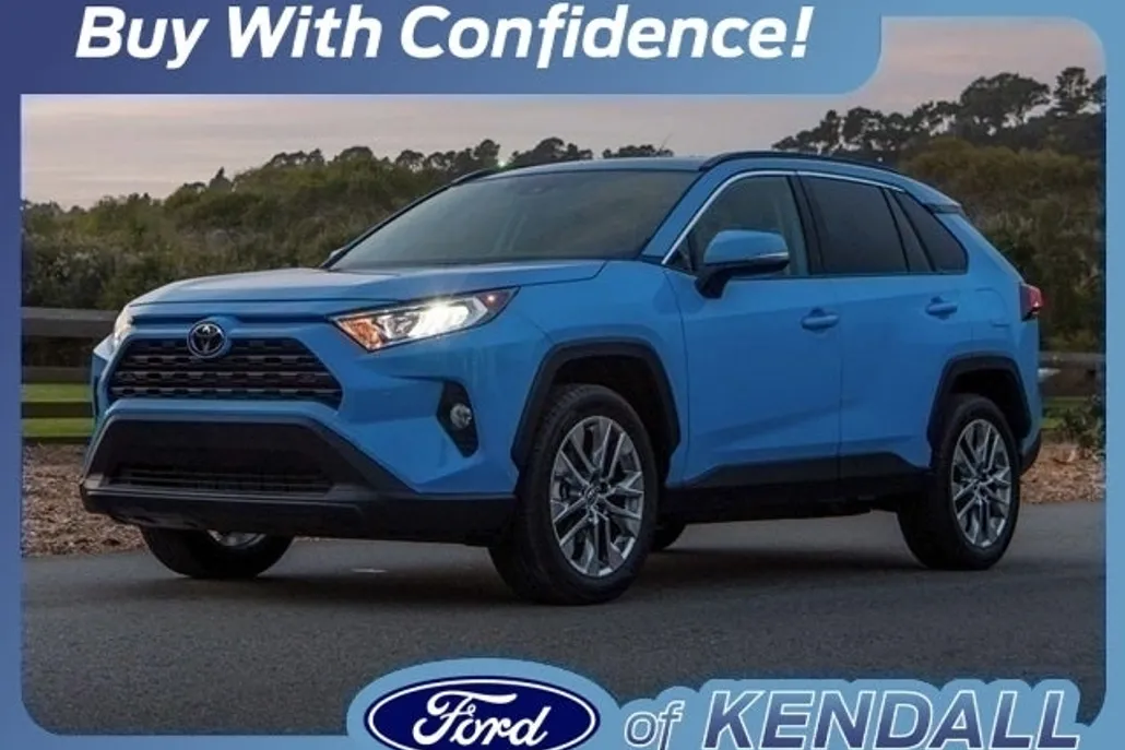 2021 Toyota RAV4 XLE photo 1