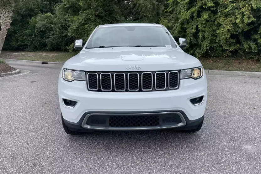 2017 Jeep Grand Cherokee Limited photo 1