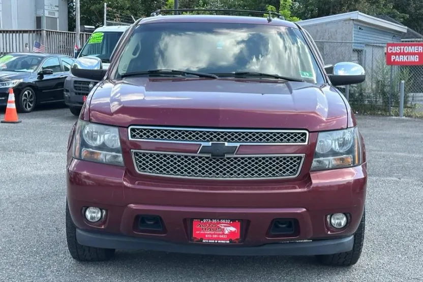 2008 Chevrolet Suburban 1500 LTZ photo 1