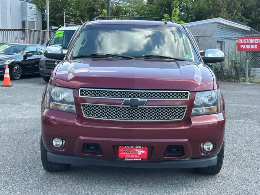 2008 Chevrolet Suburban 1500 LTZ photo 1