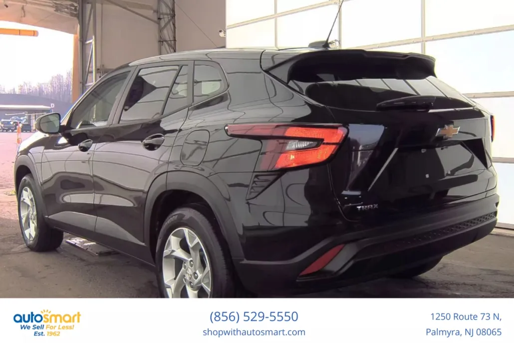 2024 Chevrolet Trax LS photo 1