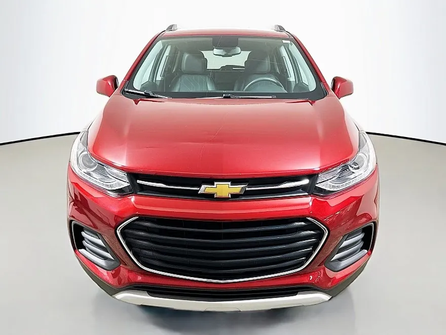 2022 Chevrolet Trax LT photo 1