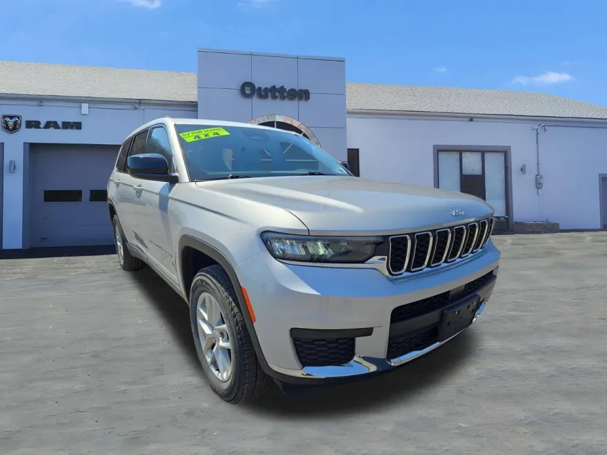 2023 Jeep Grand Cherokee Laredo photo 1
