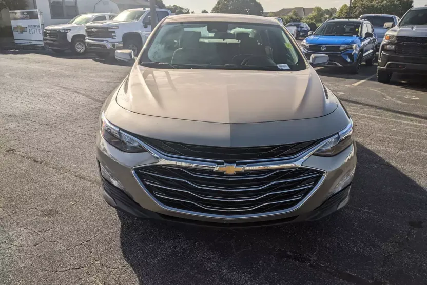 2024 Chevrolet Malibu 1LT photo 1